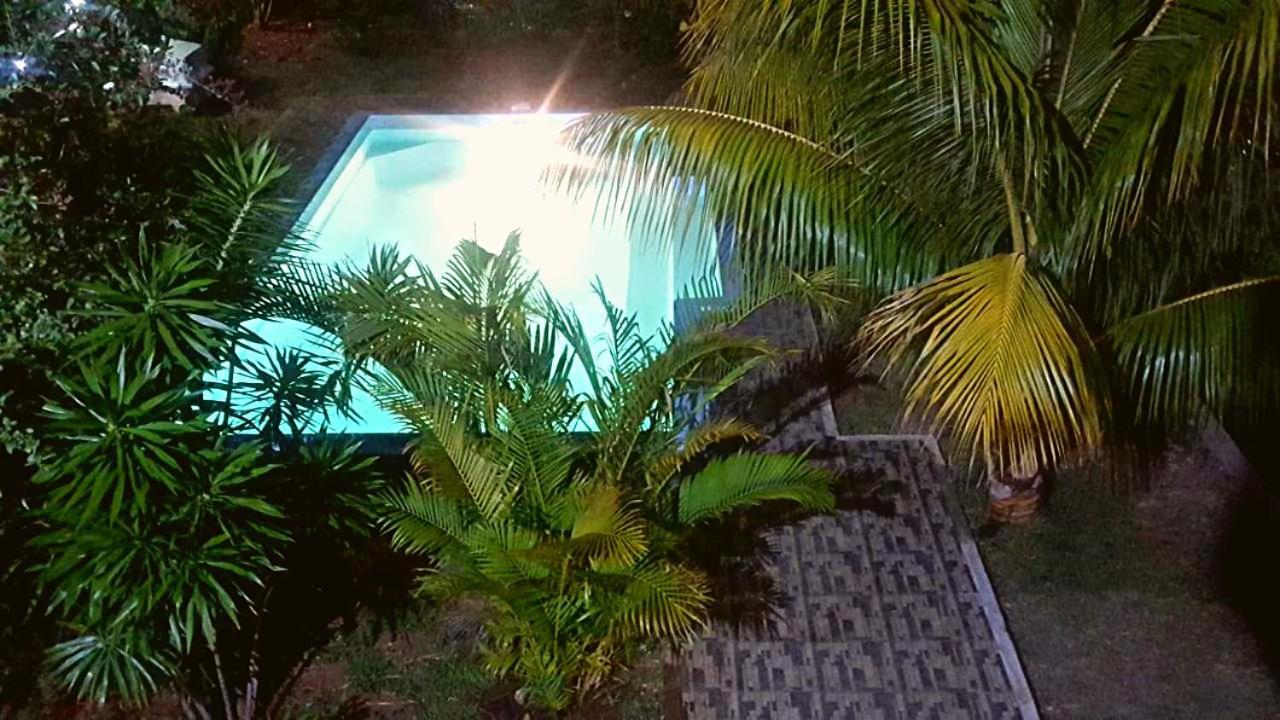 Aux Plaisirs De La Vie Chambre Chez L Habitant Flic-en-Flacq Esterno foto