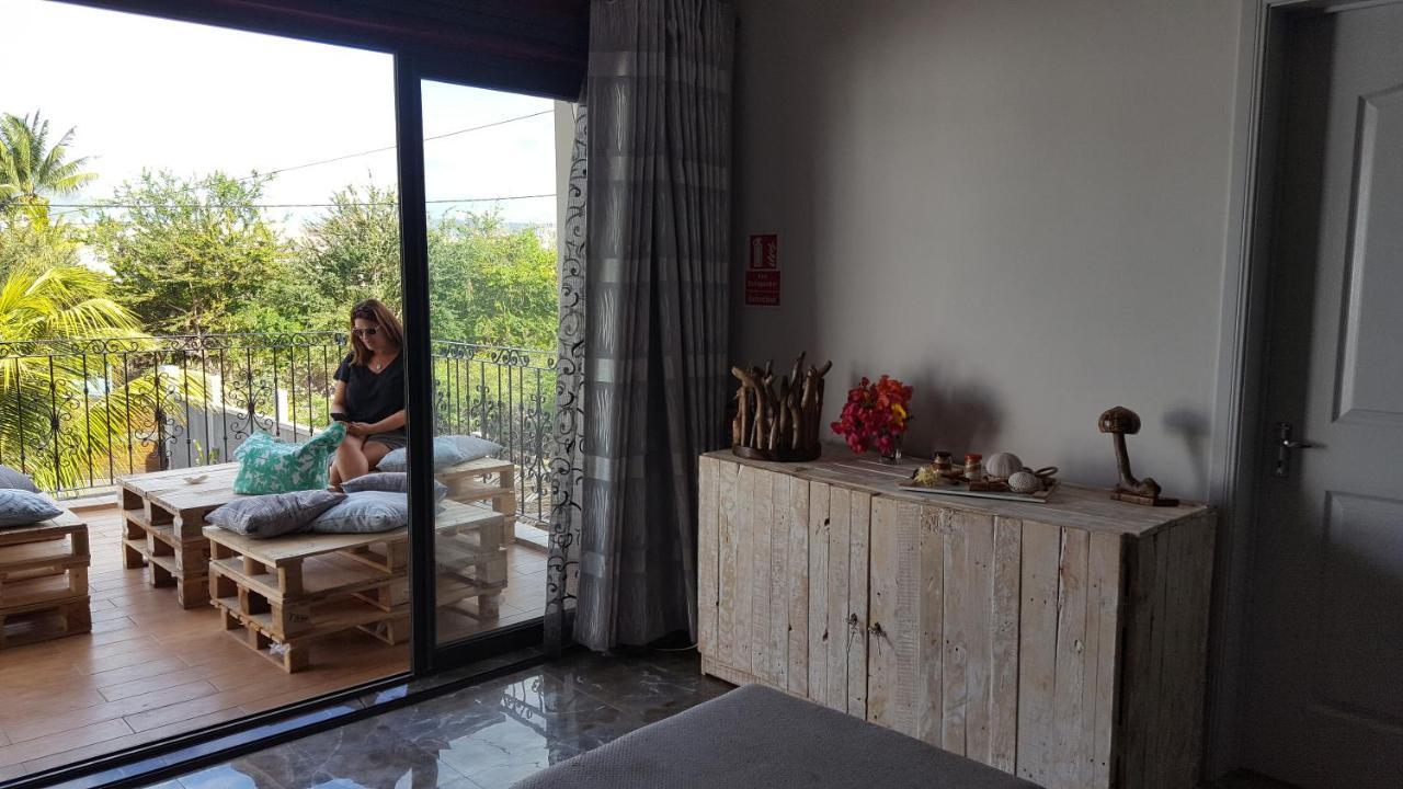 Aux Plaisirs De La Vie Chambre Chez L Habitant Flic-en-Flacq Esterno foto