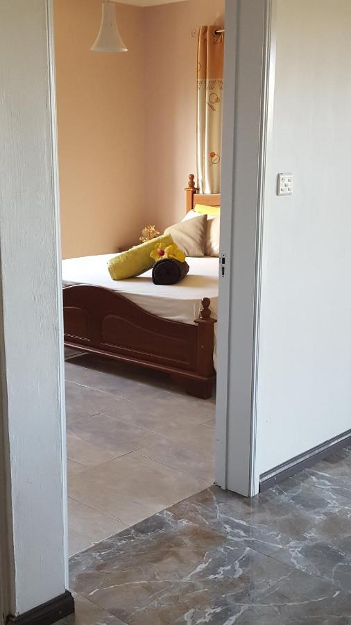 Aux Plaisirs De La Vie Chambre Chez L Habitant Flic-en-Flacq Esterno foto