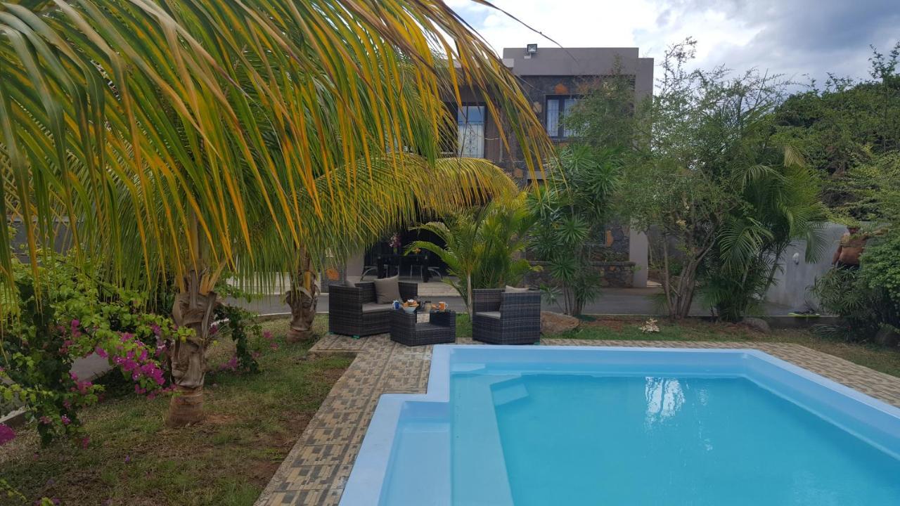 Aux Plaisirs De La Vie Chambre Chez L Habitant Flic-en-Flacq Esterno foto